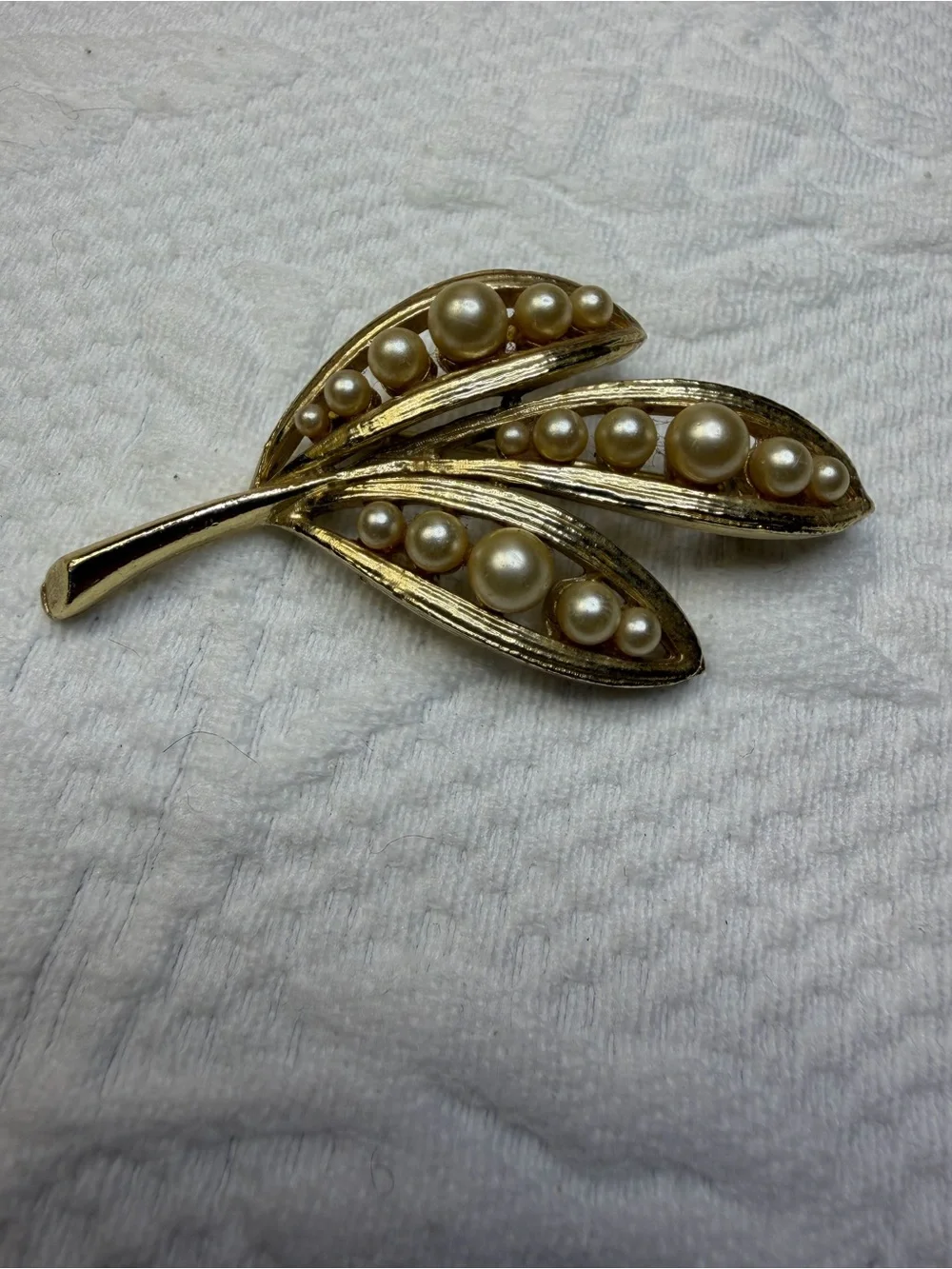 Vintage Gold Leaf brooch with Pearlescent Beads